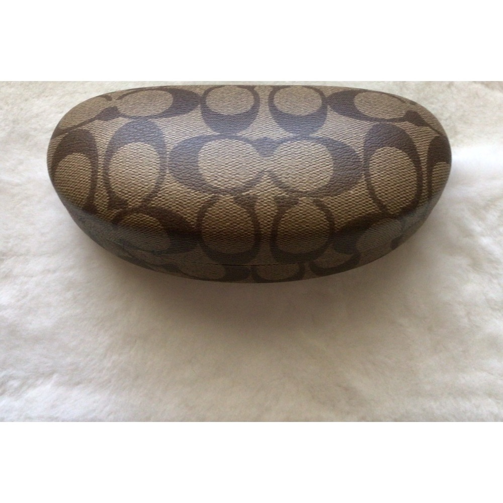 Coach sunglass cast in great condition